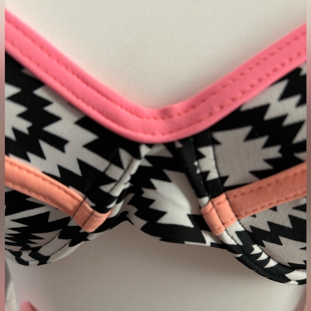 Xhilaration | great used bikini swimsuit. Strapless, art deco. Sz medium on both - Picture 6 of 15